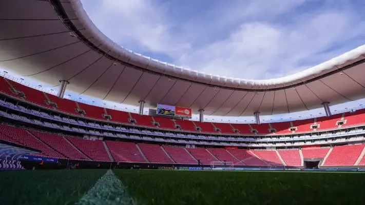 Chivas termina con el proyecto de Fernando Hierro con la destitución de Juan Carlos Martínez y Fran Pérez