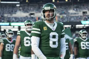 Vikings no cierran la puerta a contratar a Aaron Rodgers previo al inicio de temporada