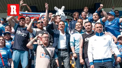 ¡Un aficionado más! El Ingeniero Víctor Velázquez, presidente de Cruz Azul, se une a la Sangre Azul