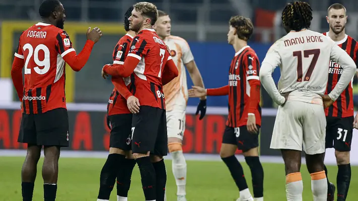 Prensa italiana revienta al Milan de Santiago Giménez