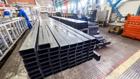 Entran en vigor aranceles del 25% al aluminio y acero que impuso Estados Unidos