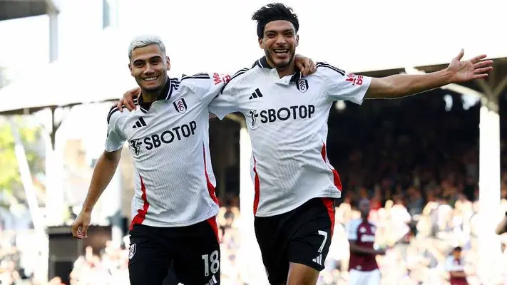 Premier League sortea jersey y zapatos autografiados por Raúl Jiménez