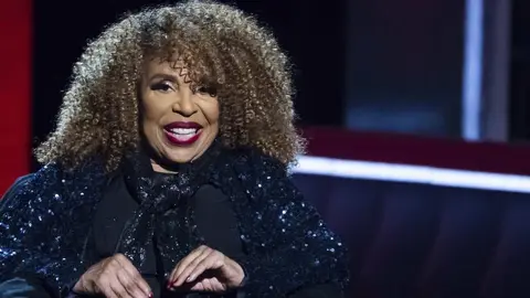 Murió Roberta Flack, cantante del tema "Killing me softly with his song"