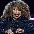 Murió Roberta Flack, cantante del tema "Killing me softly with his song"