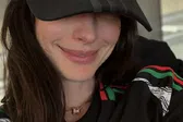 Anne Hathaway festejó el regreso de Bukayo Saka con publicación en redes sociales