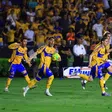 ¡En el 90 y...! Tigres vence a Rayados de forma agónica en oleada de expulsiones