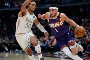 Booker, Durant y Beal ayudan a Suns a vencer a Bulls y romper racha de 4 derrotas