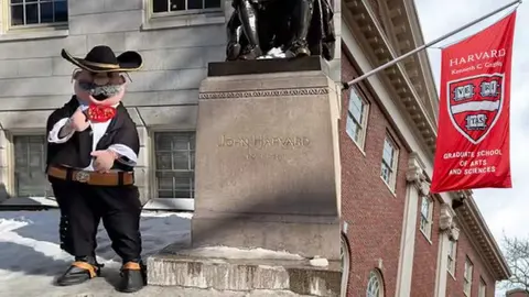 Dr. Simi presume visita a la Universidad de Harvard ¿Qué va a estudiar?