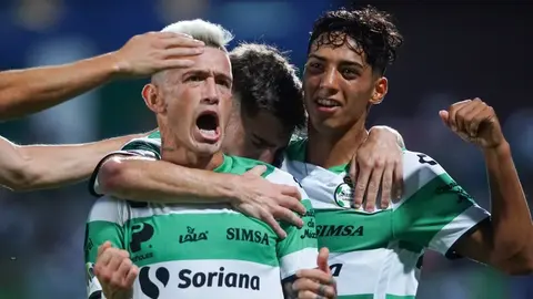 El adiós a Brian Lozano, el último gran cobrador de tiros libres en la Liga MX