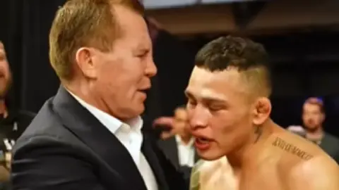 Julio César Chávez y su emotivo gesto con ‘Lazy Boy’ tras derrota en la UFC Fight Night