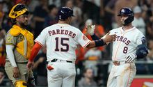 Astros vence 3-2 a San Diego con carrera impulsada por el mexicano Paredes