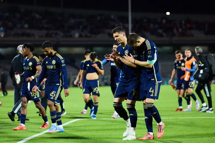 Jugadores de Whitecaps festejan eliminación de Pumas | MEXSPORT