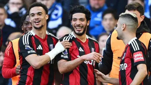 Raúl Jiménez vuelve a anotar con Fulham, pero no logra evitar derrota contra Brighton