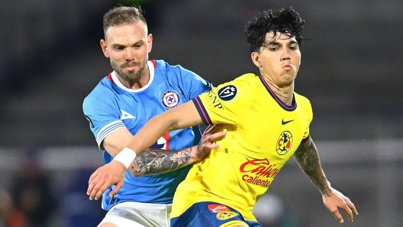 Rotondi festeja victoria de Cruz Azul frente a la afición del América