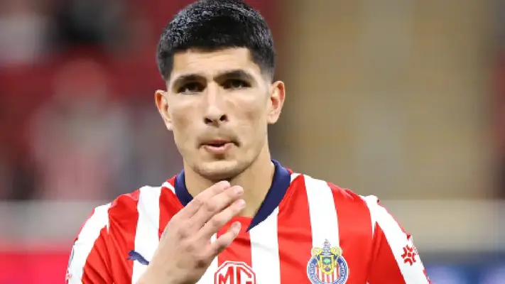 Miguel Tapias, defensor mexicano, será baja de Chivas el resto del torneo