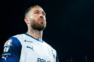Niño burla seguridad y consigue autógrafo de Sergio Ramos