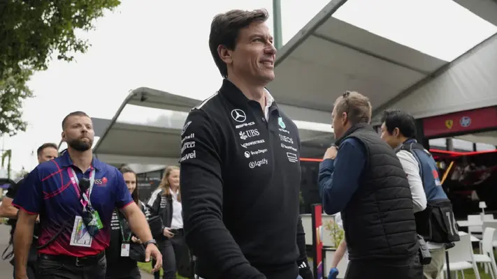 Toto Wolff, director de Mercedes, desmiente los rumores de Verstappen en la escudería