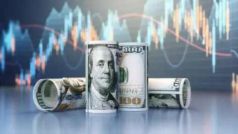 Precio del dólar 3 de marzo 2025: El peso arranca la semana ganando unos centavos