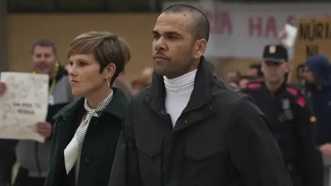 Fiscales españoles apelarán la absolución de Dani Alves por condena de violación