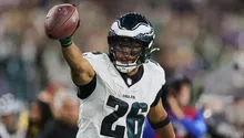 Travis Kelce reacciona al histórico contrato de Saquon Barkley con Eagles: "Qué asco"