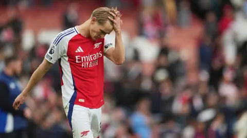 Arsenal cae en casa ante Bournemouth en vísperas de visita decisiva ante PSG en Champions
