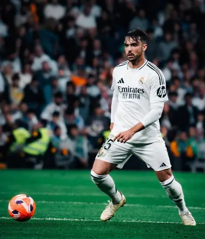 Raúl Asencio continúa jugando con Real Madrid | IG: asencio