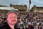 Gints Zilbalodis, director de ‘Flow’, presenta su película ante 15 mil personas en el Zócalo