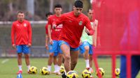 Alan Pulido viajó con Chivas a República Dominicana para enfrentar al Cibao