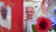Papa Francisco sigue mejorando y ya retomó algunas de sus actividades