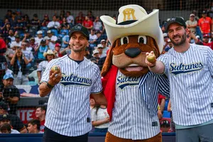Sergio Canales y André-Pierre Gignac lanzaron la primera bola en el Sultanes vs Red Sox