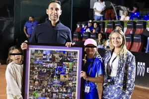 Santiago González recibe homenaje tras avanzar a Cuartos en el Mexico City Open