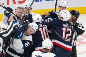 Caos en el Canadá vs Estados Unidos en hockey; tres peleas ocurrieron en nueve segundos