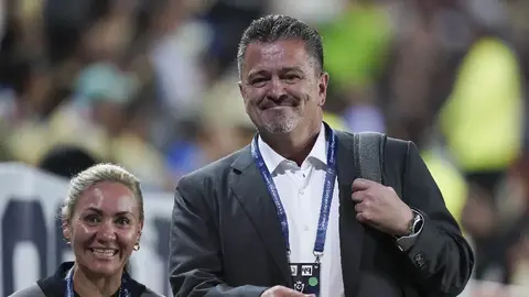 Carlos Hermosillo 'estalló' ante la LIGA MX por las pésimas condiciones del campo del Estadio Jalisco