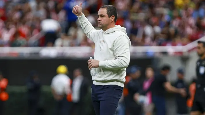 André Jardine sorprende con su XI para el Clásico Nacional ante Chivas