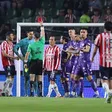 Mazatlán vs Chivas: Arbitraje de Fernando 'Curro' Hernández desata polémica