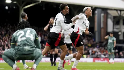 ¡Sueñan con Champions! Raúl Jiménez titular en victoria de Fulham sobre Tottenham