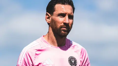 Messi y su gesto desafiante al ver el jersey de Cristiano Ronaldo tras derrota del Inter Miami