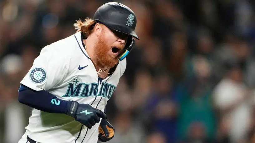 Justin Turner firma contrato de 6 millones de dólares por uno año con los Cachorros