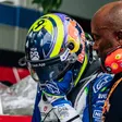 Anthony Hamilton consuela a Isack Hadjar tras su accidente en el GP de Australia