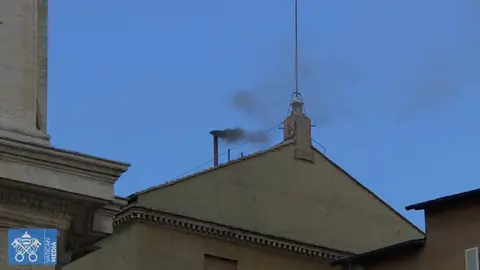 El Vaticano no elige nuevo Papa: Fumata negra aparece de nuevo tras cónclave