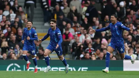 Chelsea remonta ante Fulham y regresa a la lucha por Champions League