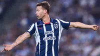 Afición de Monterrey respalda a Sergio Canales; cuelgan mantas contra el DT y la directiva