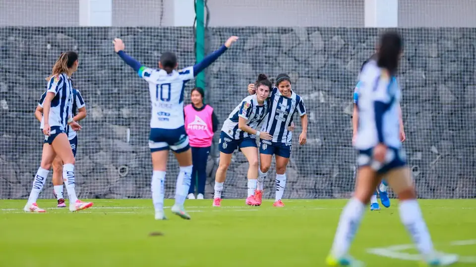Rayadas, con doblete de Alice Soto, saca el triunfo de último minuto ante Cruz Azul