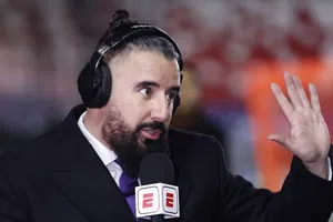 Álvaro Morales pierde cabellera por derrota del Real Madrid ante el Arsenal