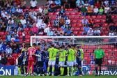 Emiliano Gómez, jugador de Puebla, sufre convulsión en partido vs Querétaro