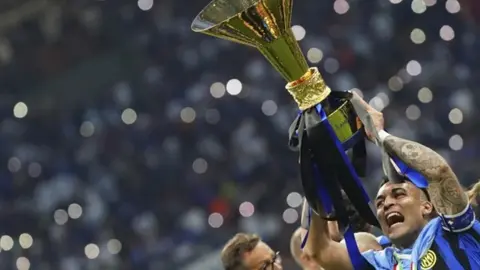 Serie A adelanta juegos del Inter de Milan y Napoli ante un posible duelo de desempate