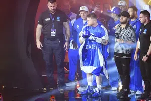 David Faitelson 'se burla' de Canelo vs Scull al compararla con pelea callejera