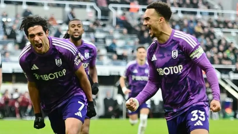 Raúl Jiménez, titular en agónica victoria del Fulham sobre Southampton