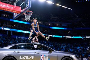 Mac McClung logra el primer tricampeonato de Clavadas de la NBA