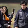 Carlos Sainz recibe multa de 20 mil euros por llegar tarde al himno de Japón